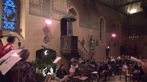 Une image contenant personne, habits, bougie, �glise

Le contenu g�n�r� par l�IA peut �tre incorrect.