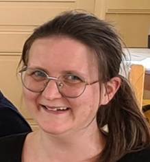 Une image contenant personne, Visage humain, sourire, intrieur

Description gnre automatiquement