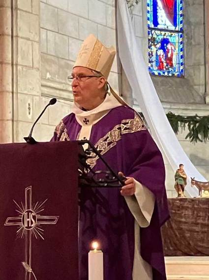 Une image contenant personne, v�tement sacerdotal, clerg�, habits

Le contenu g�n�r� par l�IA peut �tre incorrect.