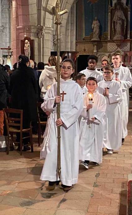 Une image contenant personne, v�tement sacerdotal, culte, habits

Le contenu g�n�r� par l�IA peut �tre incorrect.