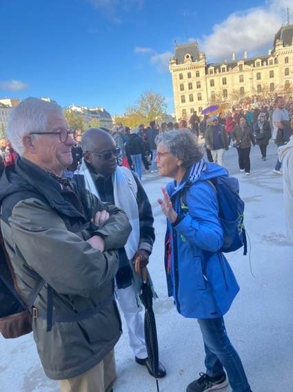 Une image contenant habits, personne, ciel, plein air

Le contenu gnr par lIA peut tre incorrect.