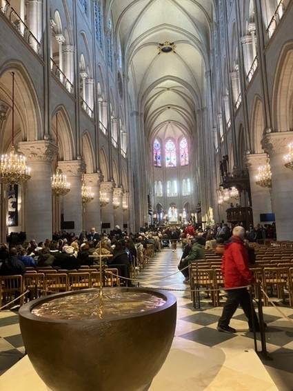 Une image contenant intrieur, habits, coffre, cathdrale

Le contenu gnr par lIA peut tre incorrect.