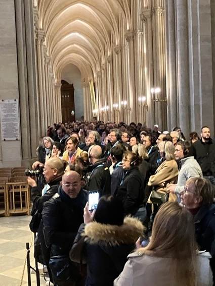 Une image contenant habits, personne, femme, homme

Le contenu gnr par lIA peut tre incorrect.