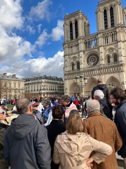 Une image contenant ciel, habits, homme, plein air

Le contenu gnr par lIA peut tre incorrect.