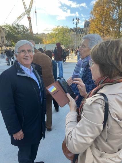 Une image contenant habits, personne, plein air, ciel

Le contenu gnr par lIA peut tre incorrect.