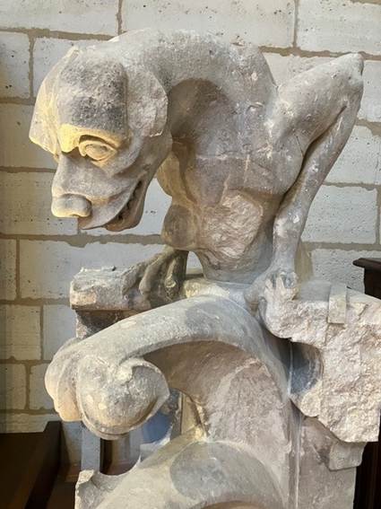 Une image contenant Artefact, Sculpture sur pierre, Sculpture, Sculpture classique

Le contenu gnr par lIA peut tre incorrect.