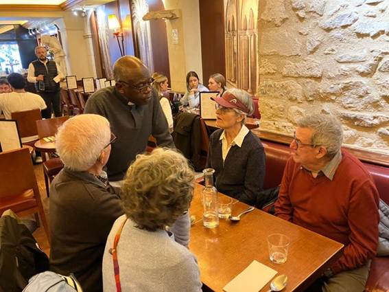 Une image contenant habits, personne, homme, intrieur

Le contenu gnr par lIA peut tre incorrect.