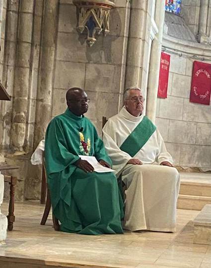 Une image contenant personne, habits, vtement sacerdotal, clerg

Le contenu gnr par lIA peut tre incorrect.