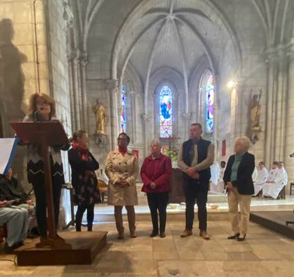 Une image contenant habits, personne, femme, homme

Le contenu gnr par lIA peut tre incorrect.