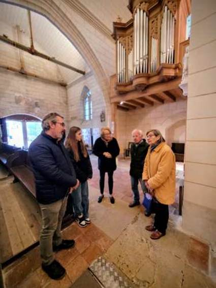 Une image contenant habits, personne, chaussures, homme

Le contenu gnr par lIA peut tre incorrect.