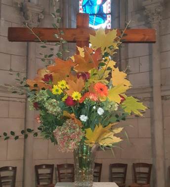 Fleurs dans l'église de Neuillé