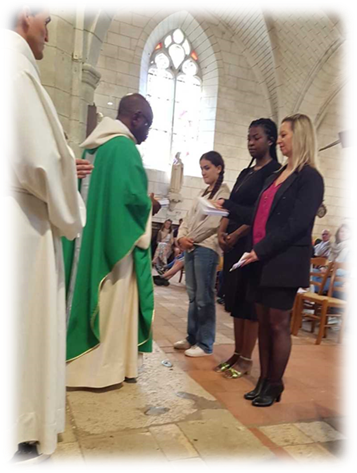 Entre en glise de Sonia, Jennyfer et Ela 1