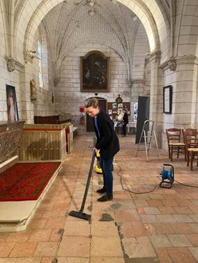 Ménage de l'église pour Pâques 3