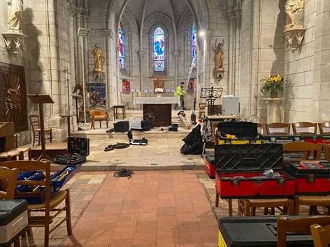 Installation de la nouvelle sonorisation de l'église de Neuillé