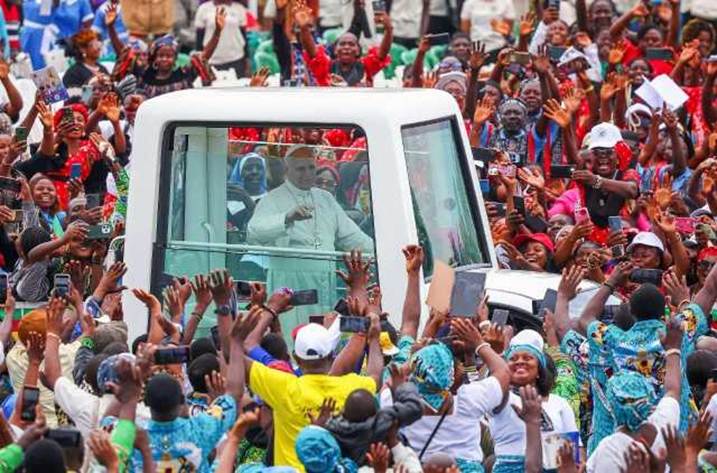 Messe � Bamenda: L�on XIV d�nonce le mal venant de l�ext�rieur qui pille l�Afrique