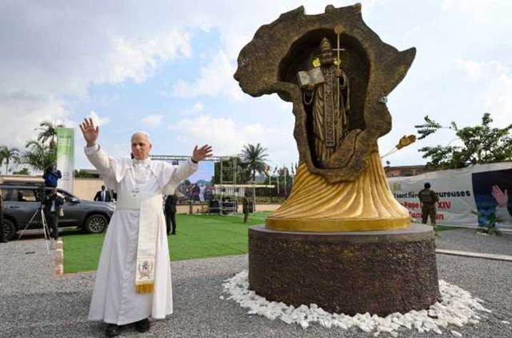 Au 3�me jour de son voyage au Cameroun, L�on XIV appelle les universitaires 
� r�concilier science, foi et responsabilit�
